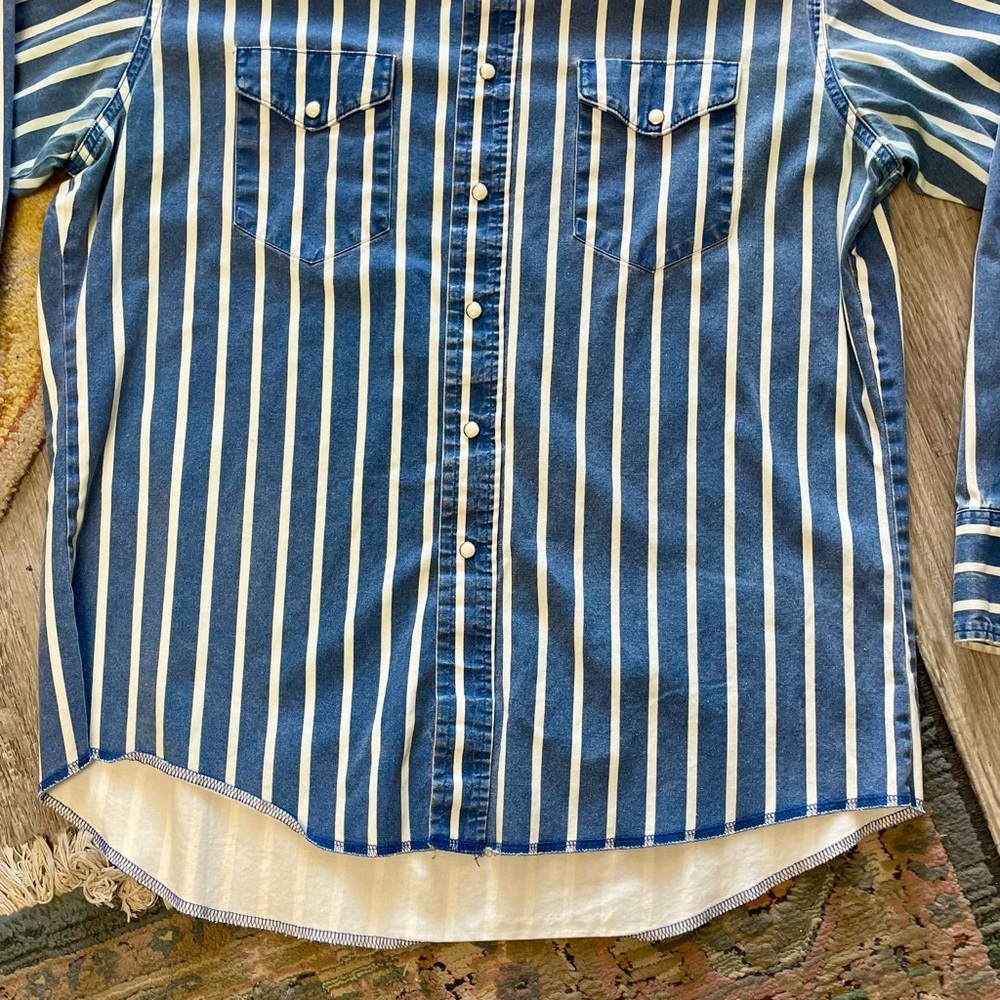 Vintage 1990s Wrangler Brushpopper Pearl Snap Striped Denim Botton Down Shirt - Picture 6 of 13